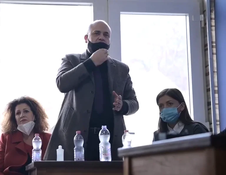 Hagi Avdyli startet Kampagne neben VV-Figuren, srviloset Kurt mit ein wenig Satz