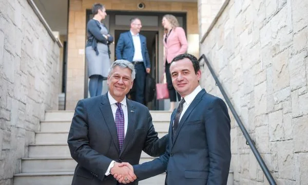 Secondo l'ambasciatore Costet, Kurti può diventare primo ministro se è impedito di correre per MP