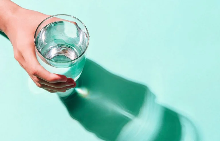 Wie sollten Sie Wasser trinken, wenn Sie schnell Gewicht verlieren wollen