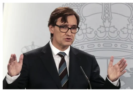 Rekorde Spanien zu neuen Anlässen, Gesundheitsminister tritt zurück für Kampagnen