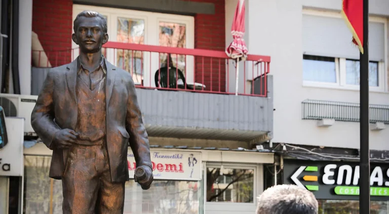 Albin Kurti kampagnen in Suhareka: VV kämpfer angriff und die familie des heros Vata