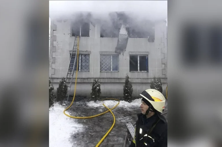 Feu à la maison des anciens en Ukraine, 15 morts