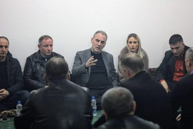Suhareka Billa soutient Limaj pour les élections du 14 février