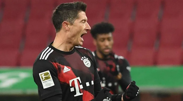 Bayerni macht eine harte Reise nach Augsburg