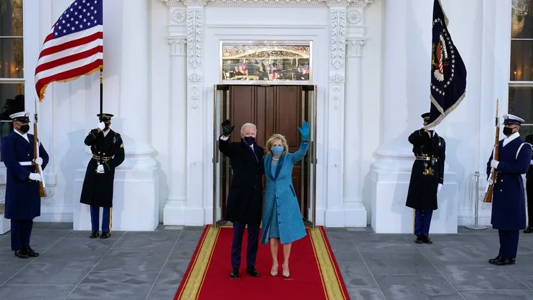 Joe Biden si unisce alla Casa Bianca come presidente d'America