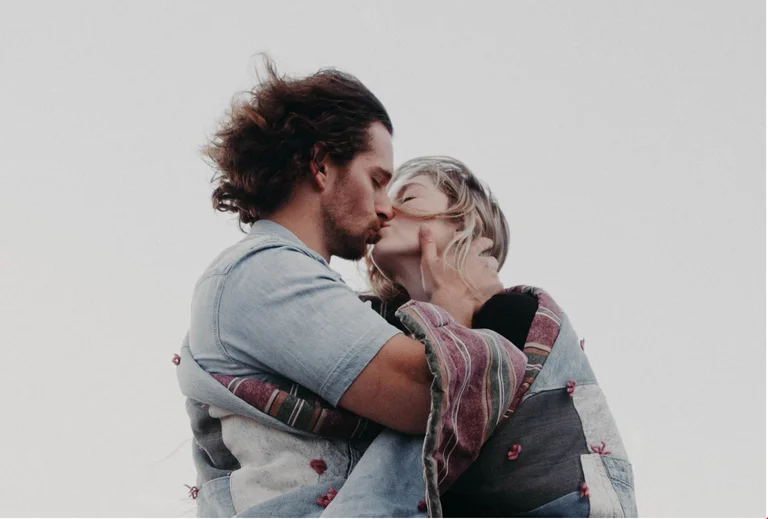Que pensent les garçons d'un baiser à leur premier rendez-vous ?