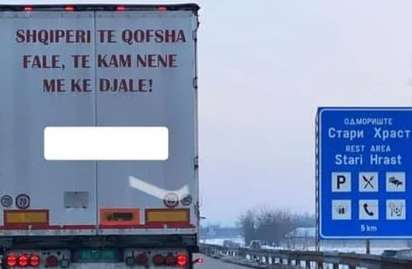 Albanien durch Serbien: “Es tut mir leid, ich habe deine Mutter und du hast einen Sohn.