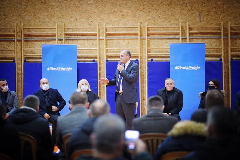 Hoxhaj per Bahtiri: Rich Presidente per trasformare Mitrovica in Comune più povero