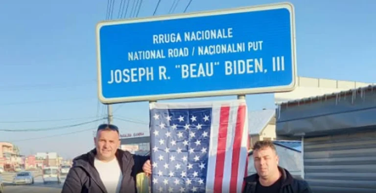Ferizaj Dorf organisiert die Einweihung von Präsident Joe Biden