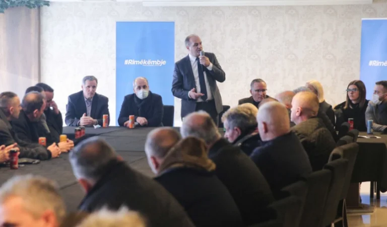 Hoxhaj rencontre des vétérans de l'UCK, promet d'augmenter les pensions de 30%