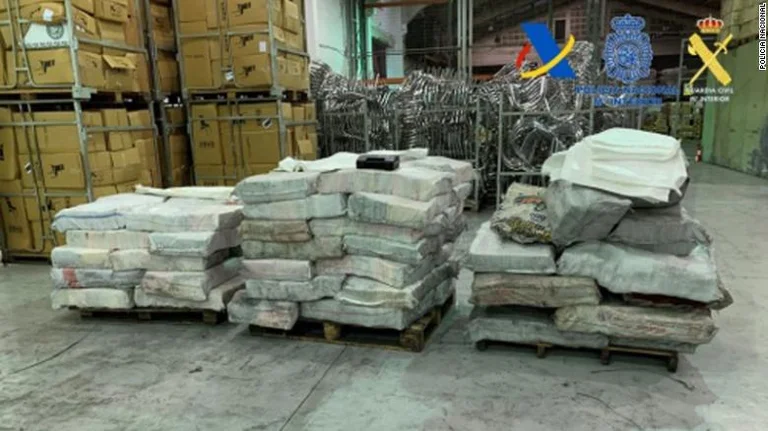 La polizia spagnola afferra 2 mila libbre di farmaci e conduce arresti di massa: Gli albanesi non si credono