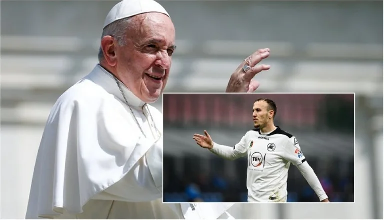 Fußballspieler des Kosovo mit Papst Franziskusescu