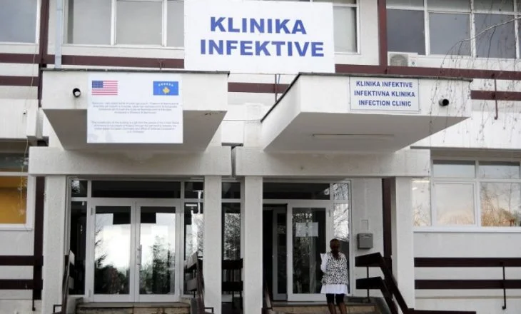 Rrëfimi i infermieres së Infektivës që nuk e ka takuar familjen që tre muaj