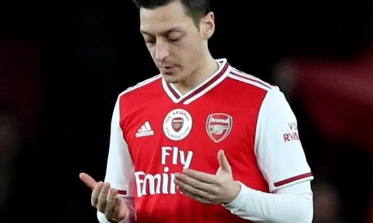 He left the worst way possible, but here's what Ozil wrote about his tonight's Arsenal match.