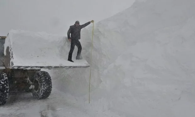 5m Schnee in der östlichen Provinz Türkei