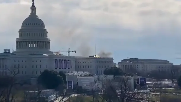 Fuego en el edificio del Congreso de los Estados Unidos, evacuar personal