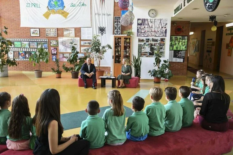 Haradinaj gratuliert Schülern und Lehrern: Bildungssystem wichtiger Teil des Bündnisprogramms