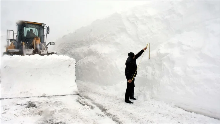 Snowfall up to 5m in eastern Turkey province