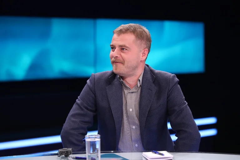 Tasholly: La última víctima para mantenerse en el poder fue la Constitución