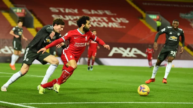 There's no winner in derby Liverpool United: The boys keep holding the head.