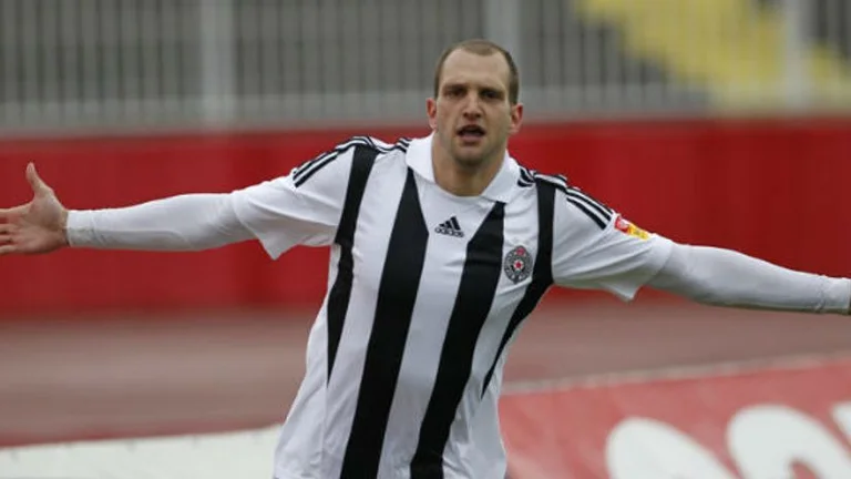 L'ancien attaquant du Partizan de Belgrade atterrit en Albanie, avec laquelle il joue