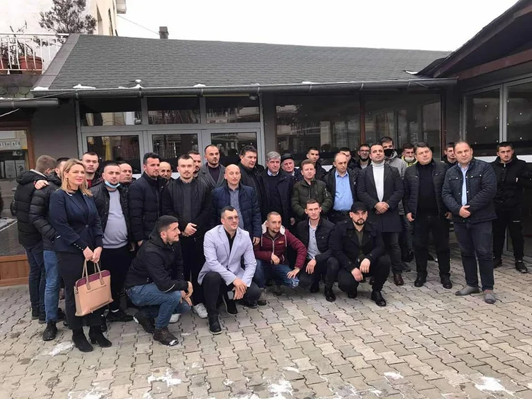 AAK ha aderito oltre 50 ex membri dell'Iniziativa a Vushtrri
