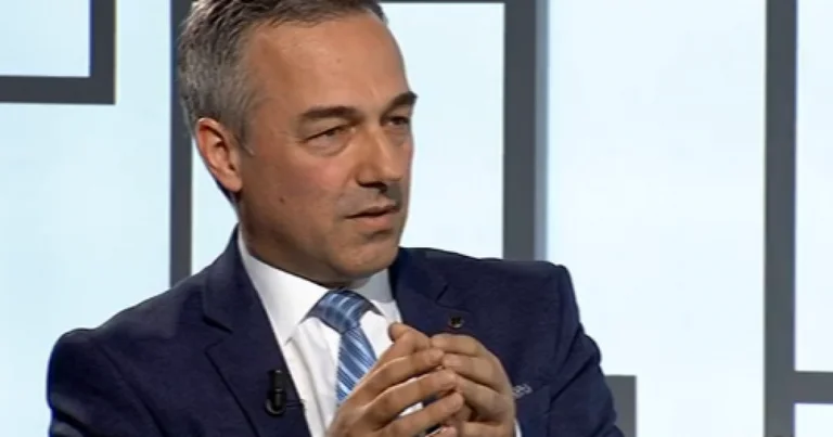Abdullahu: LVV- LDK po përpiqen ta fitojnë në tavolinë atë që nuk e fituan në zgjedhje