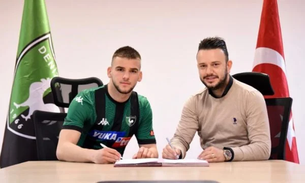 Segnali dello sciopero del Kosovo con il club della Super League della Turchia