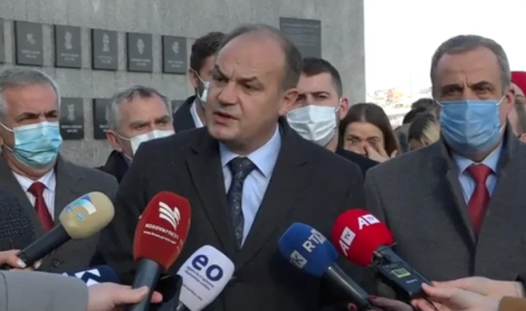 Hoxhaj: Le massacre de Recak a élevé la conscience du monde, ici dit qui appartient à La Haye
