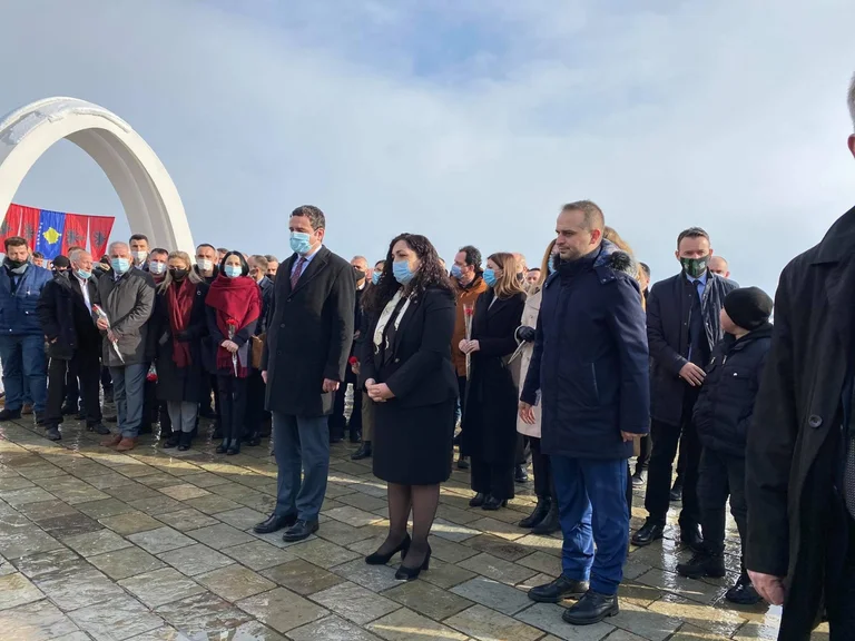 L'Osmani de Kurti honore la chute de Recak, exige la punition des criminels