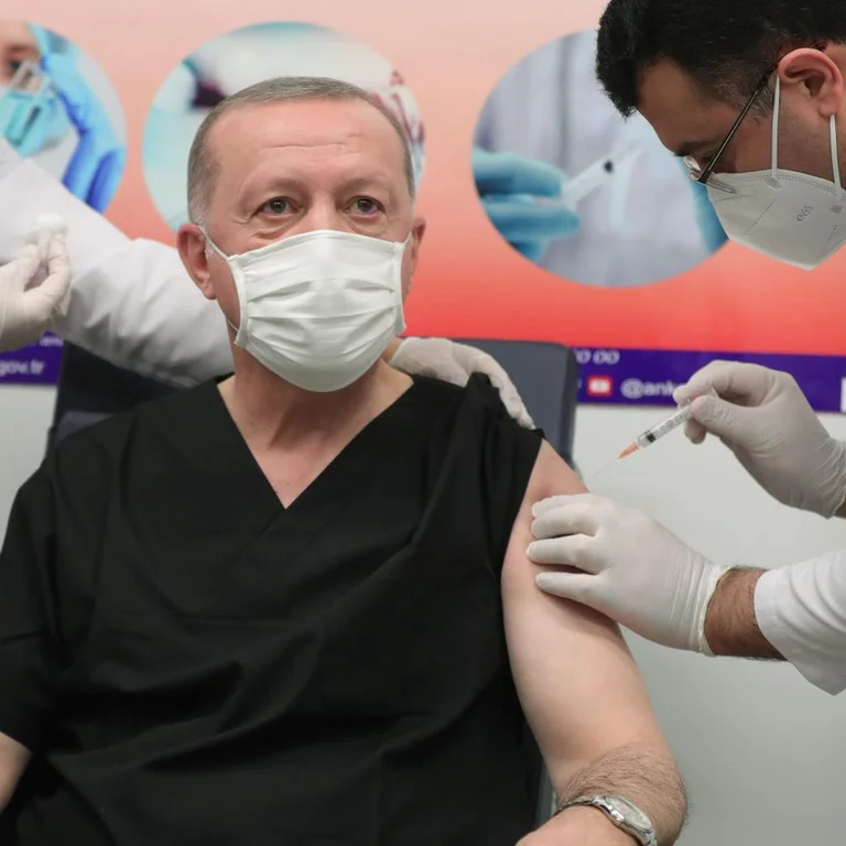 Erdogan prende vaccino anti-Vy - CO VID