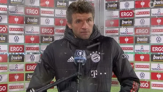 Mueller upsets journalist laughing at Bayern's elimination: “Why are you laughing, of course laughing at”