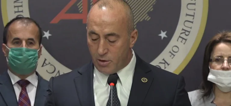 Haradinaj con candidatos de AAK para diputados: Garoj para presidente, invertirá país en la UE, la OTAN