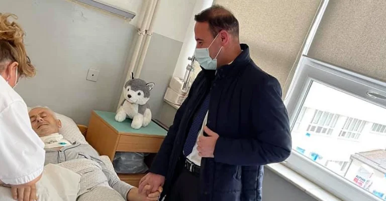 Haradinaj besucht den Krieg im Krankenhaus: Seine Stärke und wird wie im Krieg, wie heute groß sind