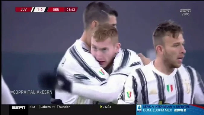 Horrible error de defensa, Juvenus ha pasado desde el segundo minuto.