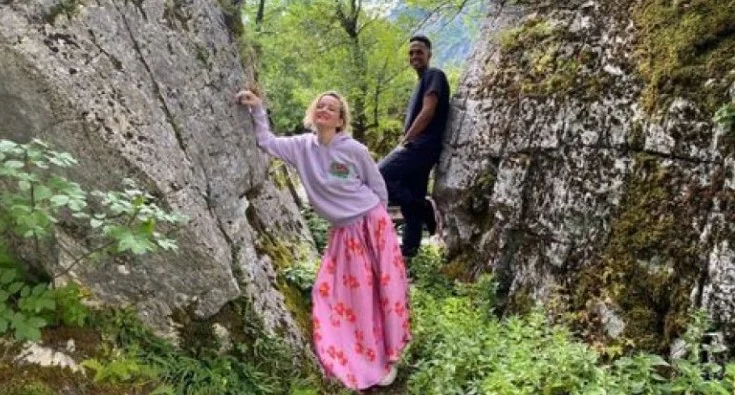 Adriana und Keith bringen Bilder vom Besuch in Valbona
