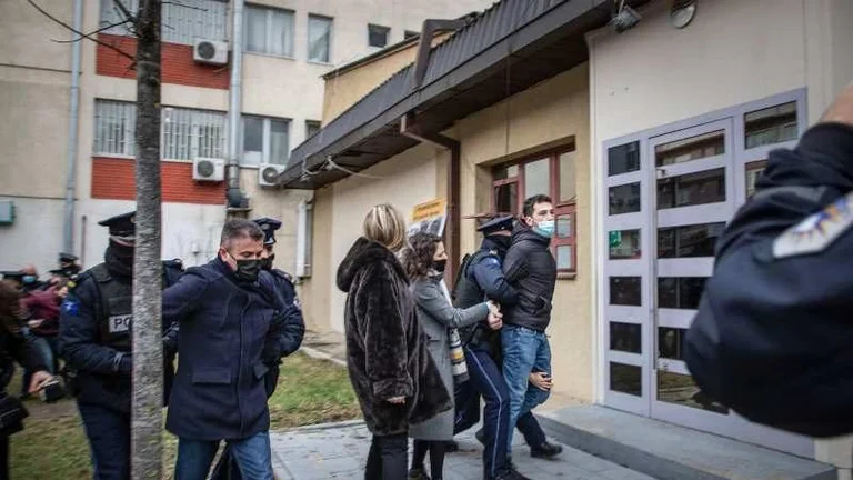 Frasher Krasniqi shows they were beaten inside the station: Releases the picture of the cop who hit Nature Kuchin