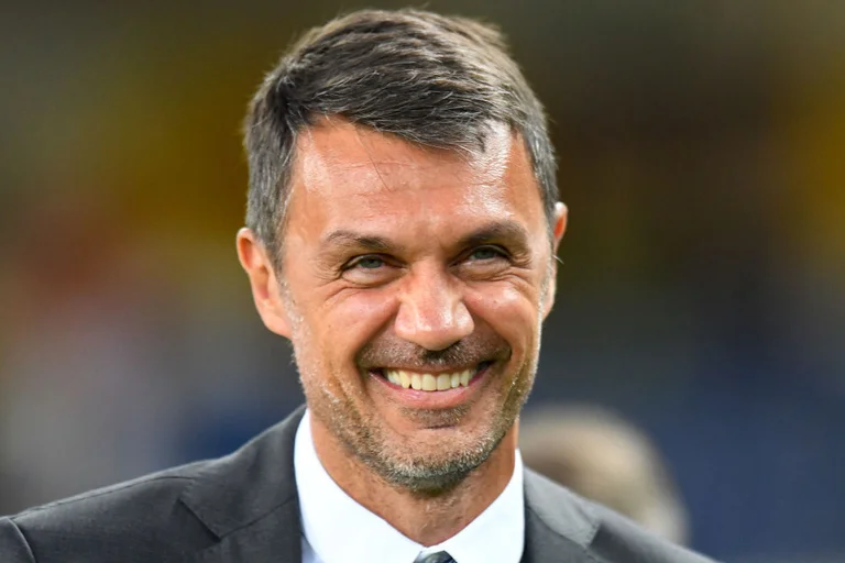 Hier, wer Maldini seinen Fußballhändler nennt
