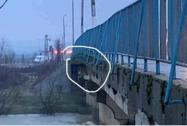 Free of circulation bridges damaged by flooding in the village of Rogova