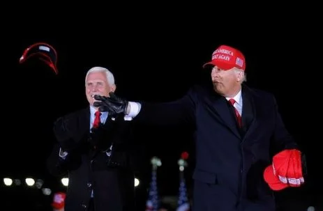 Trump conoce a Pence por primera vez después de la violencia del 6 de enero