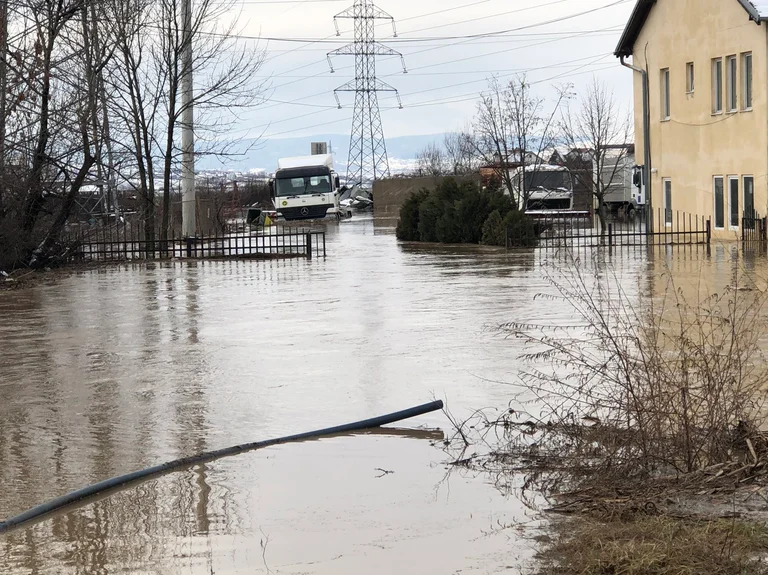 Quelle est la situation et les dégâts après les inondations à Lipjan. Voici le maire Ahmeti.