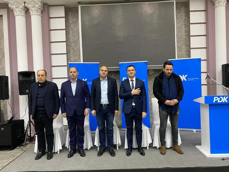 Shala d'Hoxhaj rencontre les structures du PDK à Drenas : vouloir prendre des responsabilités pour le pays