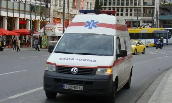 Albanienner stirbt 8m hoch in Griechenland, die Polizei sagt, dass sie climbing, um sie sicher zu machen