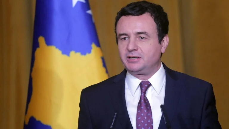Kurti në Twitter ende e quan vetën kryeministër i Kosovës