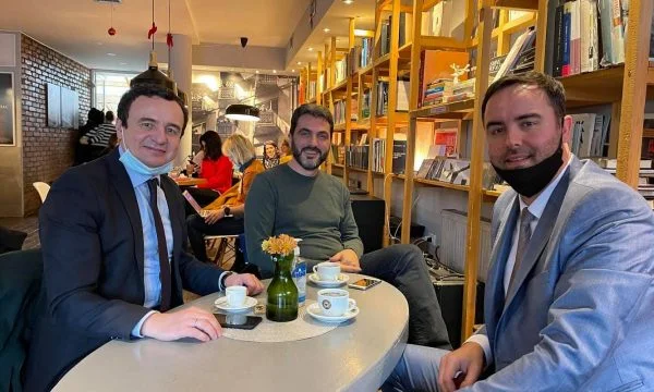 Ardian Gola formaliza la adhesión de Vetevendosje