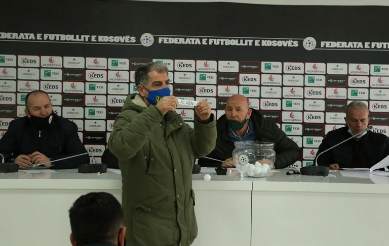 Drop lots pour 1/8 de finale de la Coupe du Kosovo, ce sont des couples
