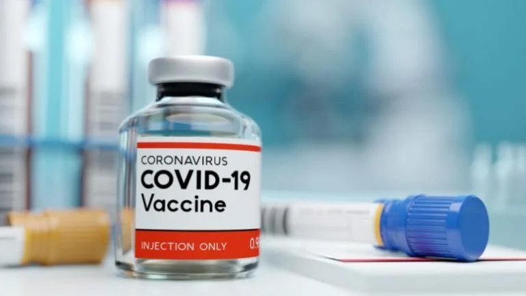 Por eso podrías infectarte con COVID-19 incluso después de la vacuna.