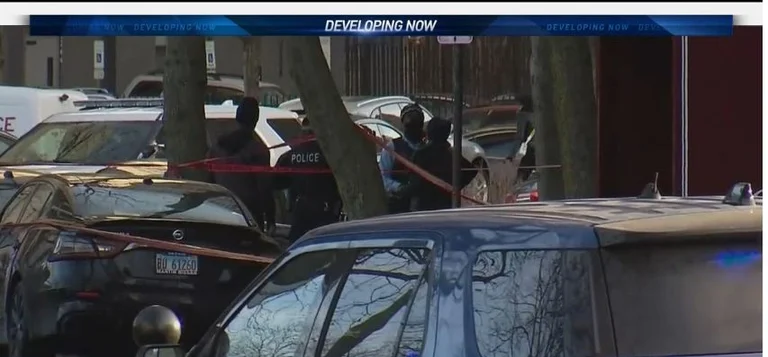 Coups de feu à Chicago, trois personnes tuées, plusieurs autres blessées.