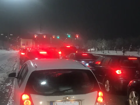 Regreso de exiliados a puestos de trabajo, hasta tres horas de espera en Merdare