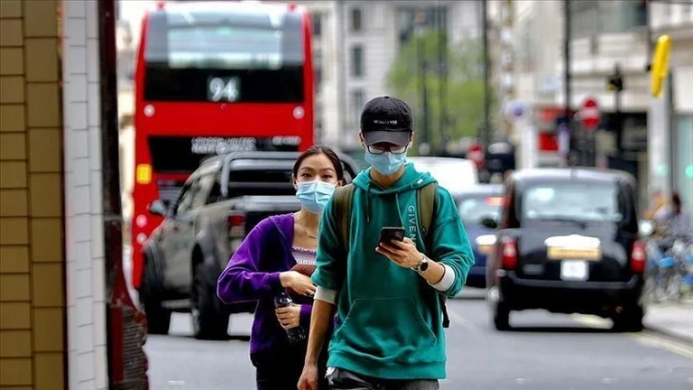 Oui. La propagation du virus à Londres hors de contrôle
